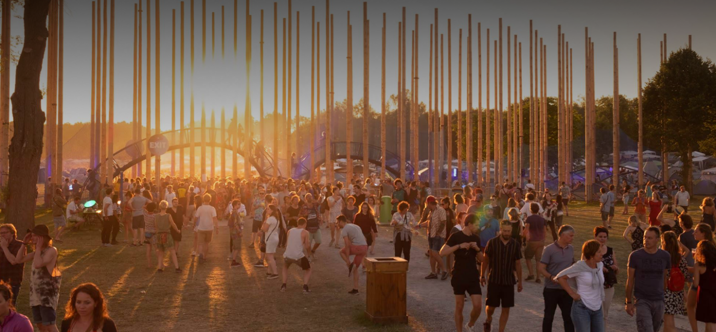 Down The Rabbit Hole gaat uit logeren